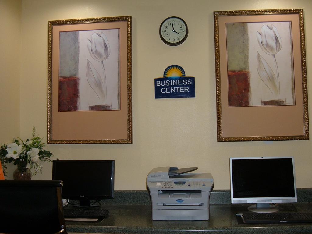 Days Inn By Wyndham Madison Esterno foto