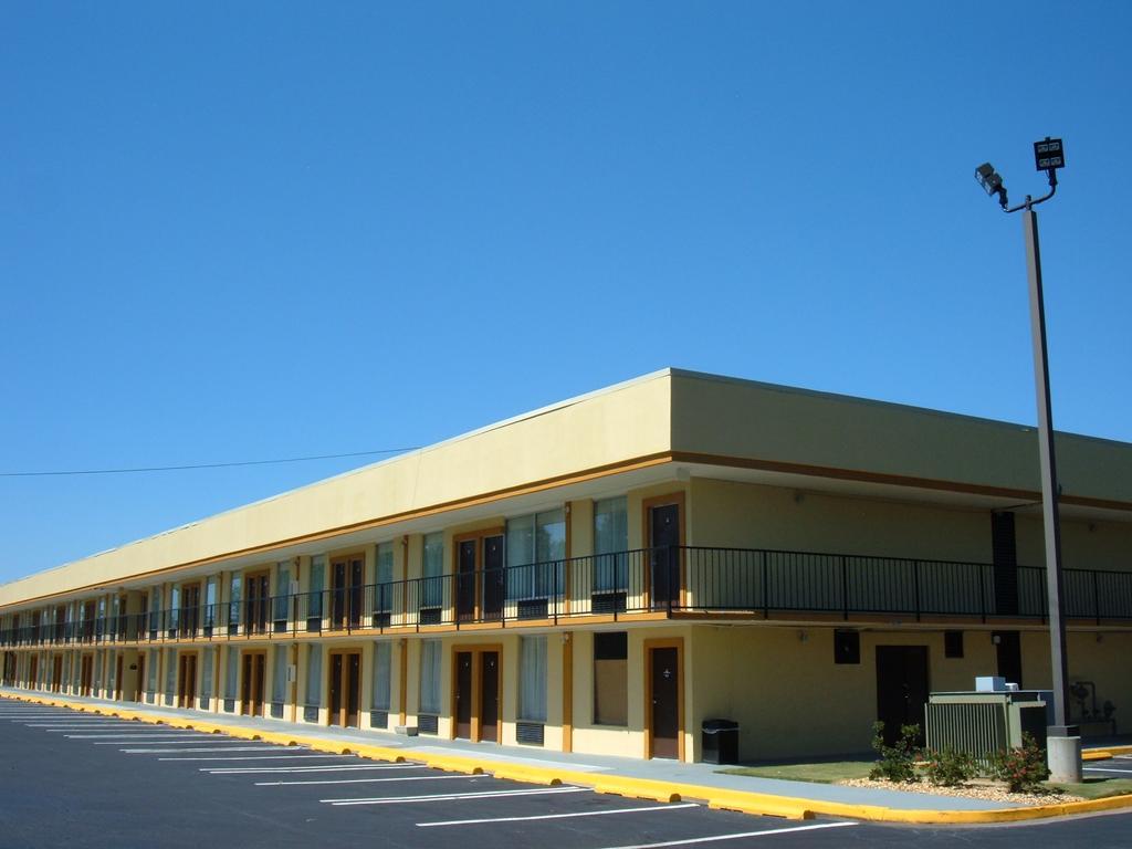 Days Inn By Wyndham Madison Esterno foto