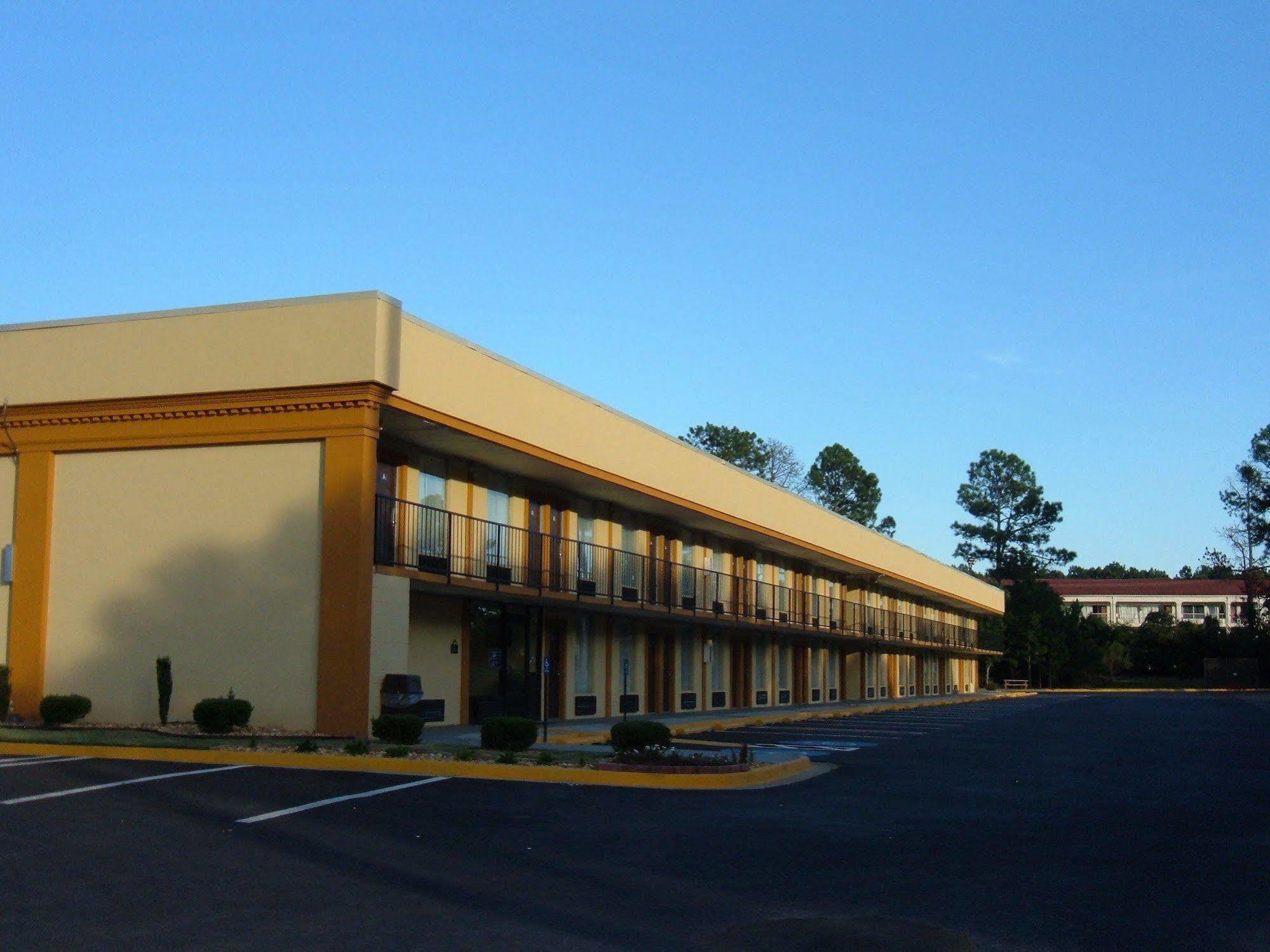 Days Inn By Wyndham Madison Esterno foto