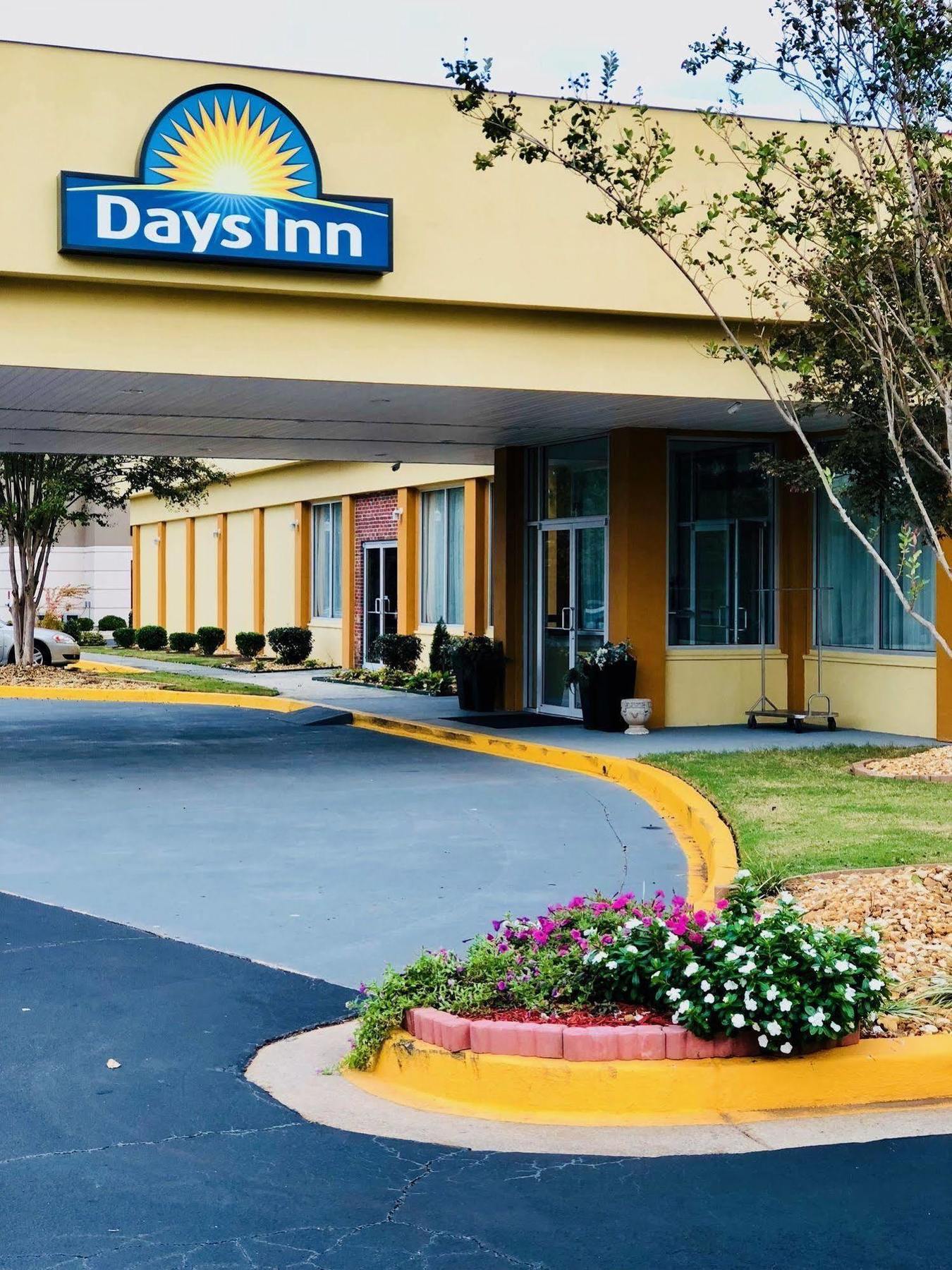 Days Inn By Wyndham Madison Esterno foto