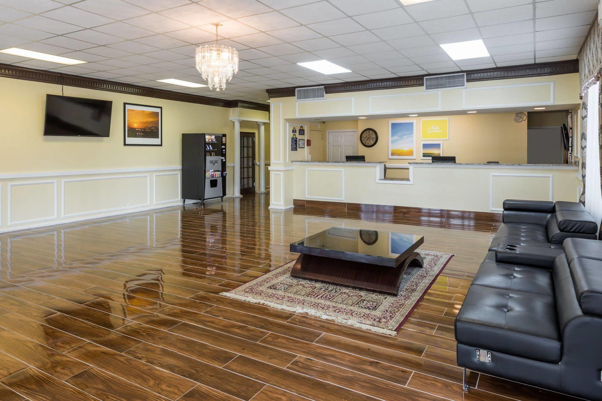 Days Inn By Wyndham Madison Esterno foto