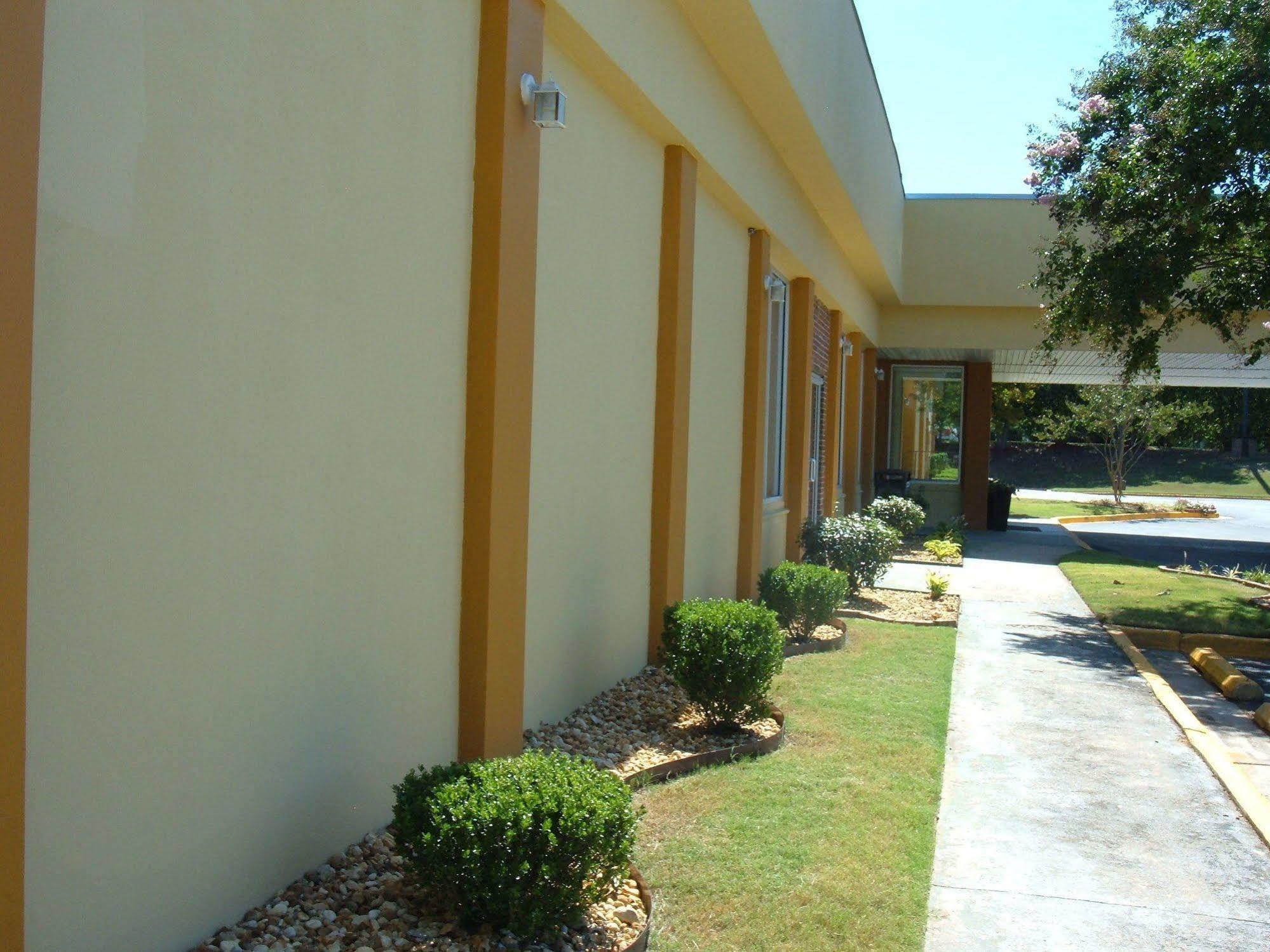 Days Inn By Wyndham Madison Esterno foto