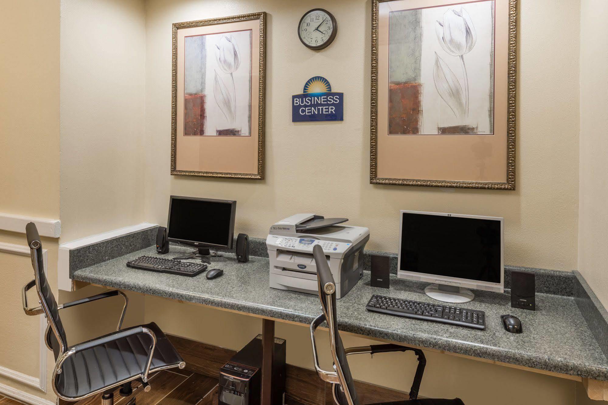 Days Inn By Wyndham Madison Esterno foto