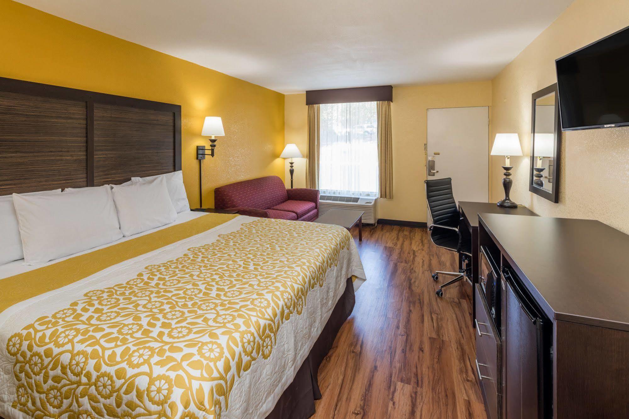 Days Inn By Wyndham Madison Esterno foto