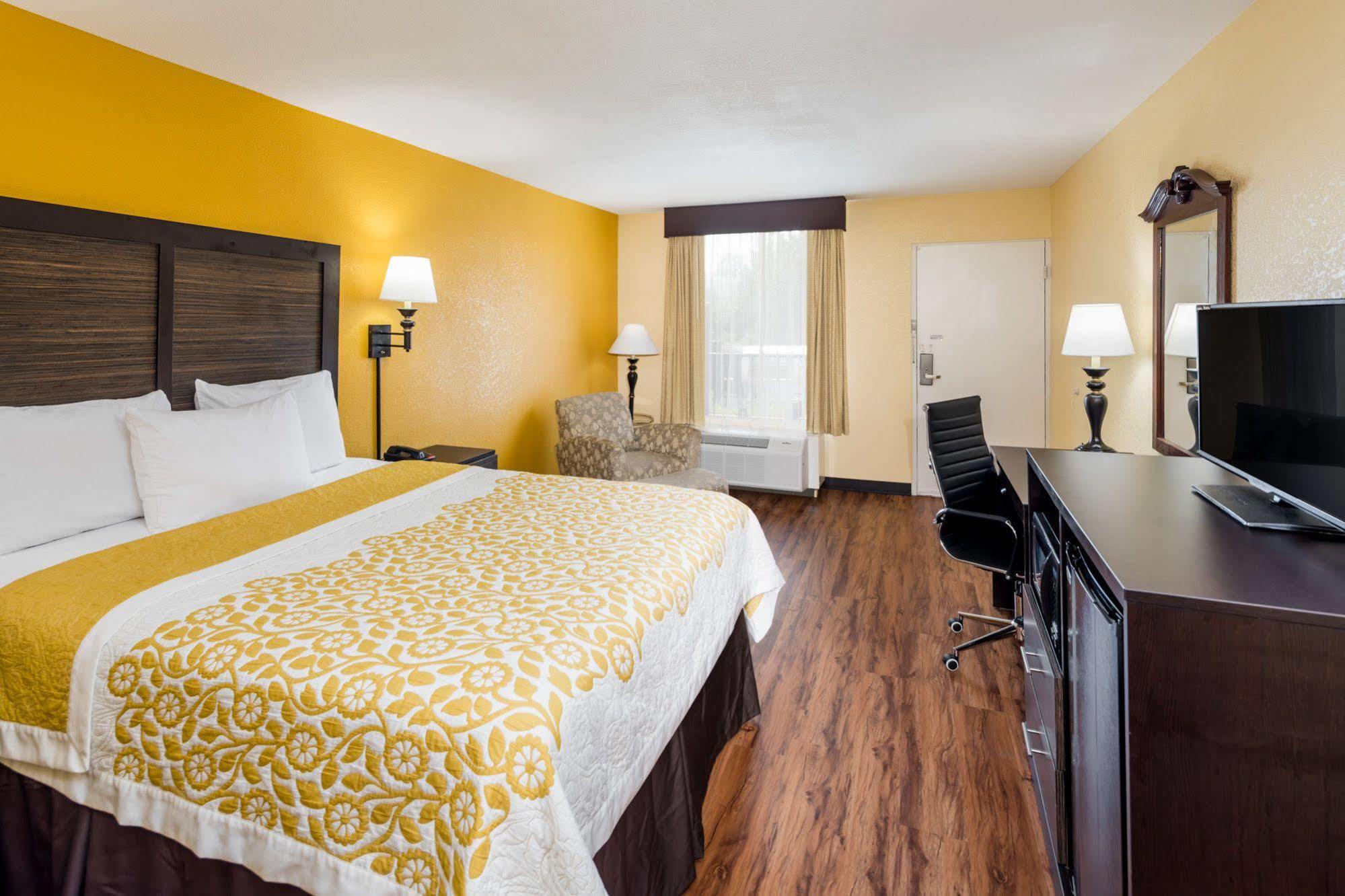 Days Inn By Wyndham Madison Esterno foto