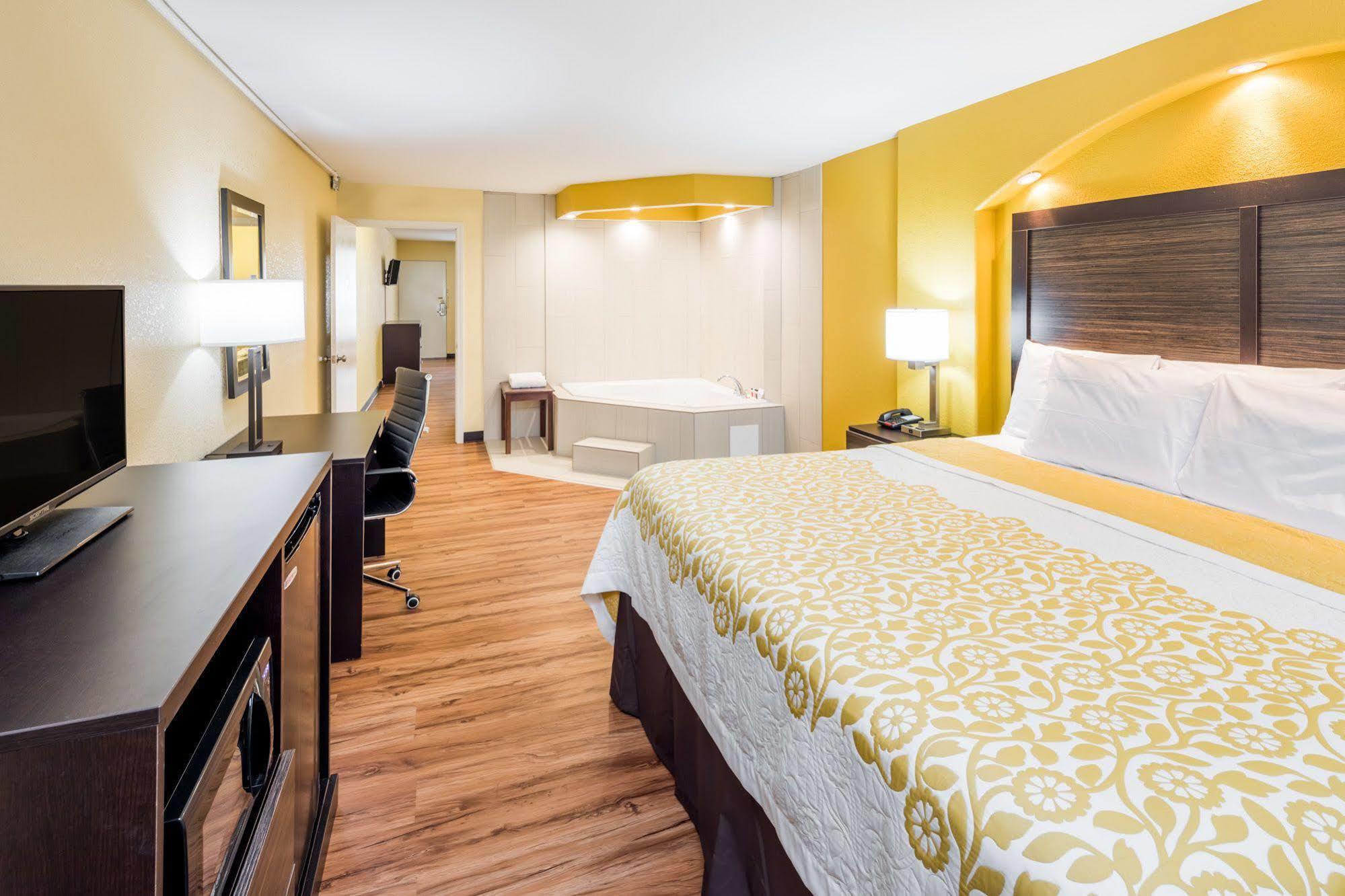 Days Inn By Wyndham Madison Esterno foto