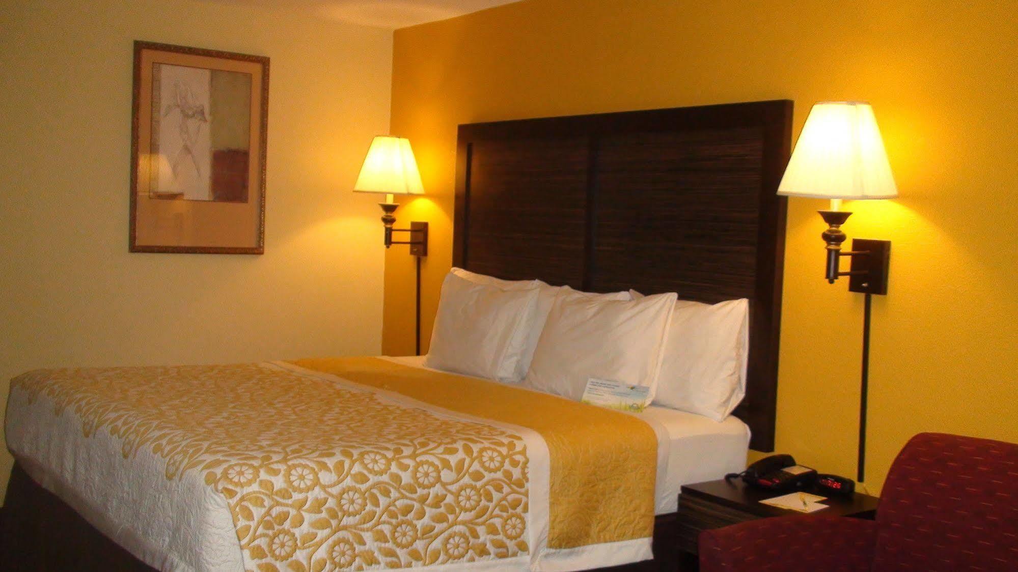 Days Inn By Wyndham Madison Esterno foto