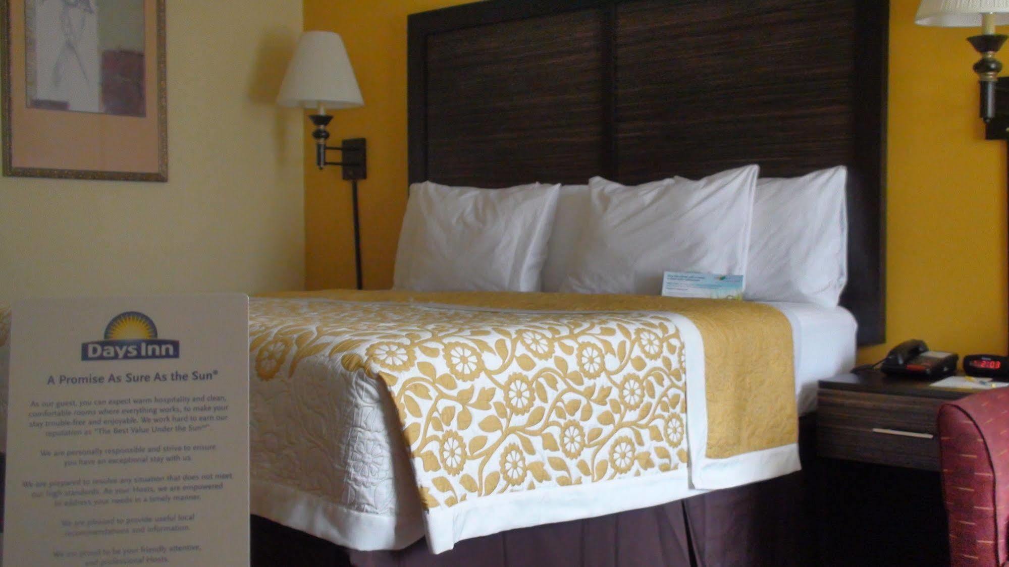 Days Inn By Wyndham Madison Esterno foto