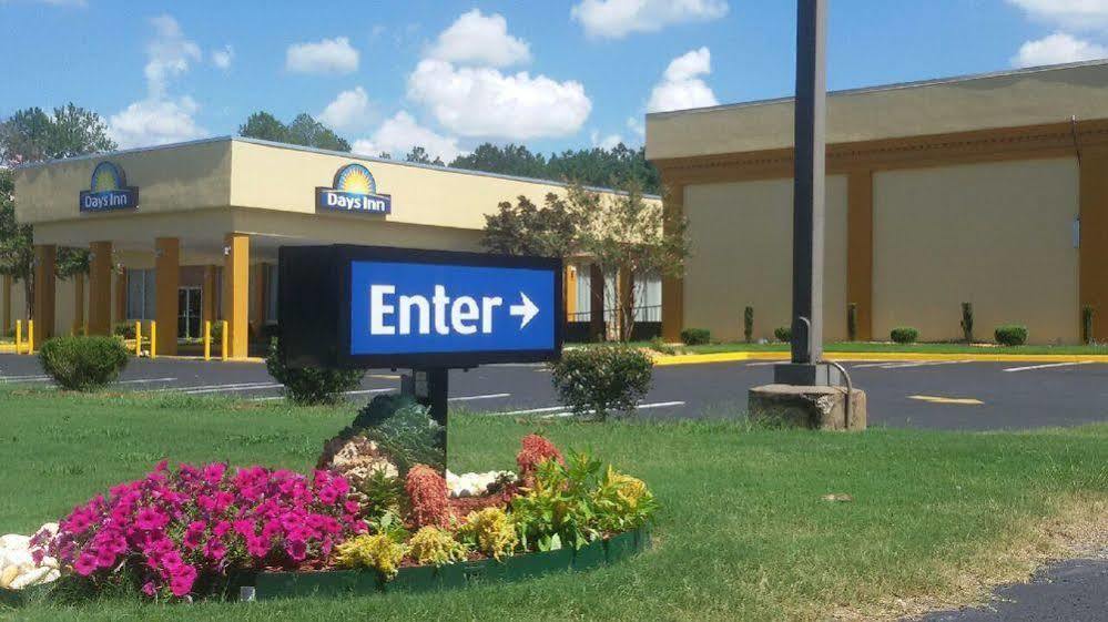 Days Inn By Wyndham Madison Esterno foto