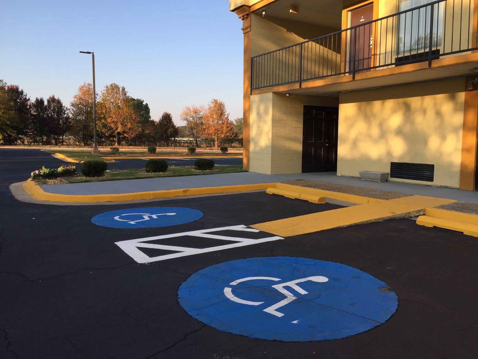 Days Inn By Wyndham Madison Esterno foto